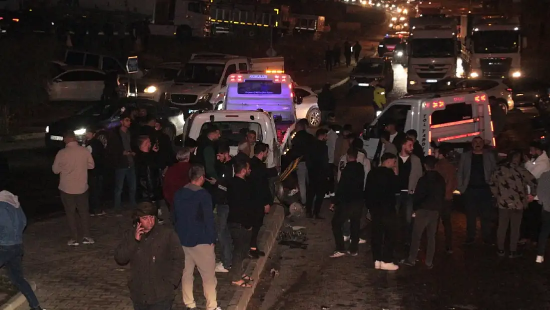 Freni boşalan vinç 6 araca çarptı: 7 yaralı