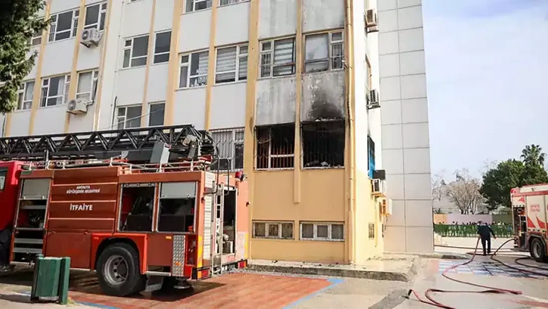 İlkokulda yangın çıktı; öğrenciler tahliye edildi