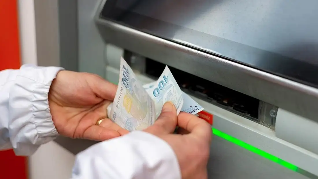 Kritik Uyarı Geldi ATM'den Böyle Para Çekenler Aman Dikkat