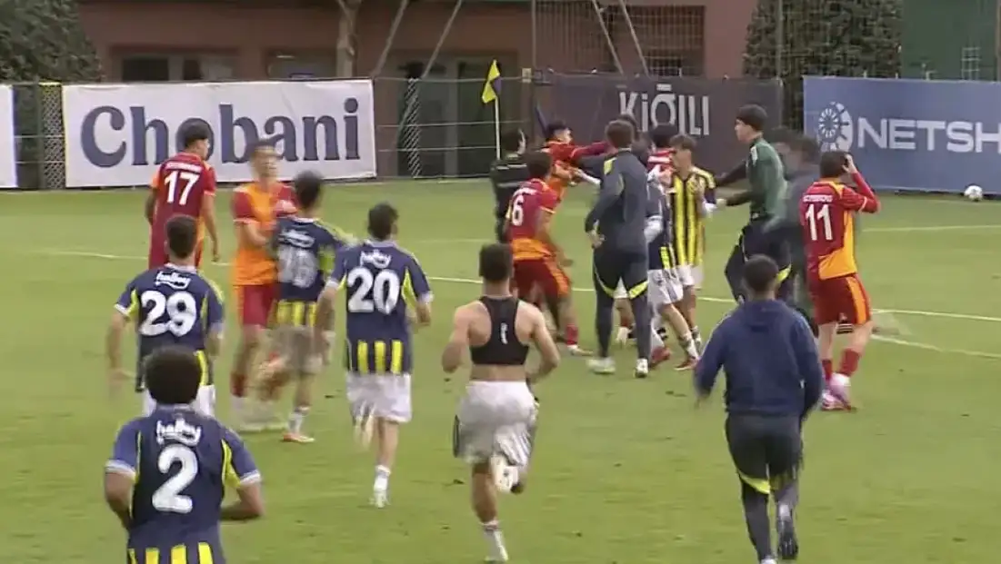 U19 Paf Ligi'nde Fenerbahçe-Galatasaray derbisinde kavga çıktı