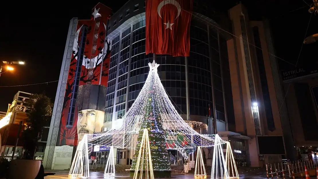 10 metrelik çam ağacı yılbaşına hazır