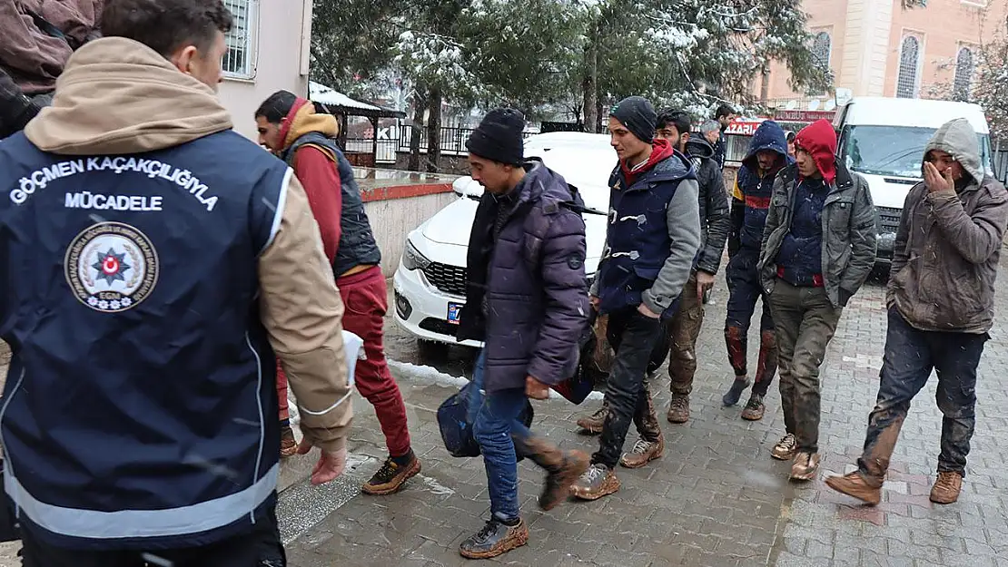 192 göçmen kaçakçılığı organizatörü ve 4 bin 568 düzensiz göçmen yakalandı