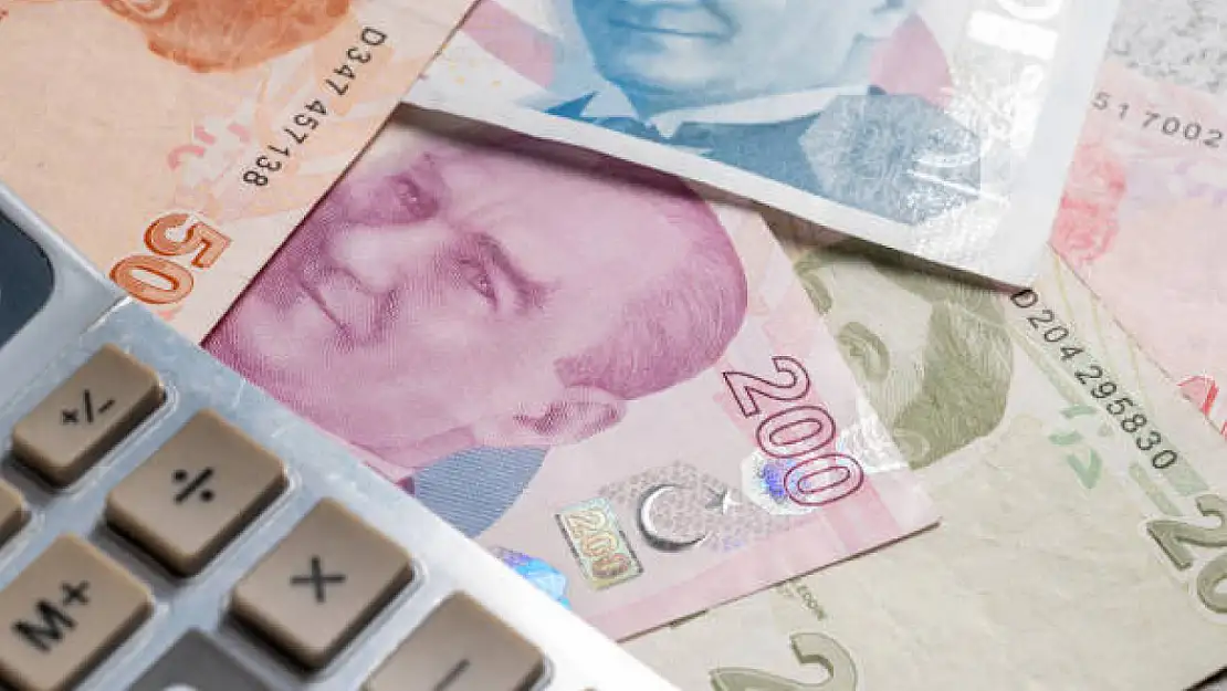 200 TL Banknot Krizi Sürerken 50 TL ve 5 TL'lik Yeni Banknotlar Tedavüle Verildi