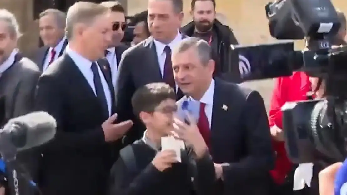 23 Nisan'da Anıtkabir'de Özgür Özel'e enteresan soru: 'Ali Koç nerede?'