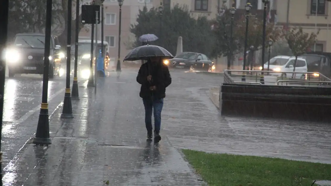 26 Şubat 2024 Meteoroloji'den gök gürültülü sağanak uyarısı