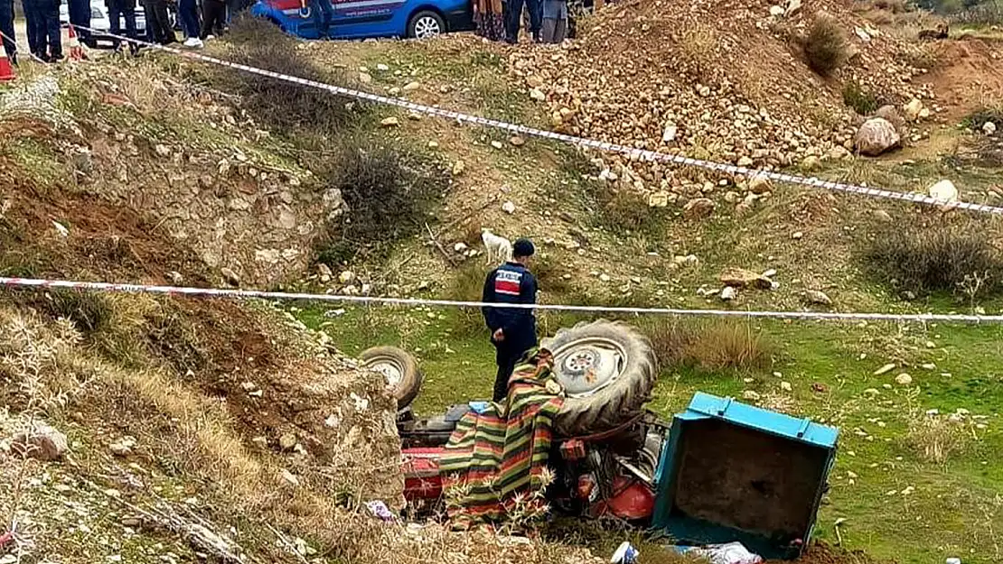 3 Çocuk annesi traktörün altında can verdi