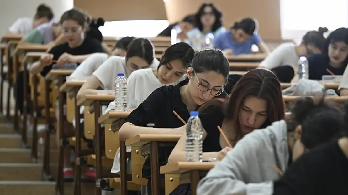 3 Milyondan Fazla Öğrenci Üniversite Sınavında Ter Dökecek 15 Dakika Kuralına Dikkat!