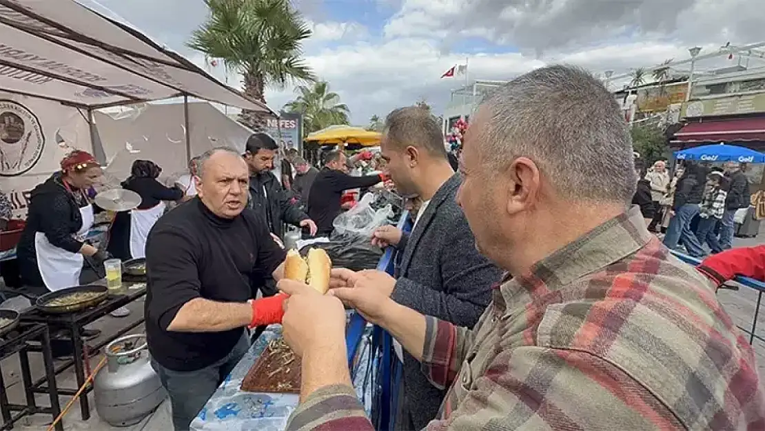 3 ton dağıttılar! Burası ne Rize ne de Trabzon! Hamsi festivali