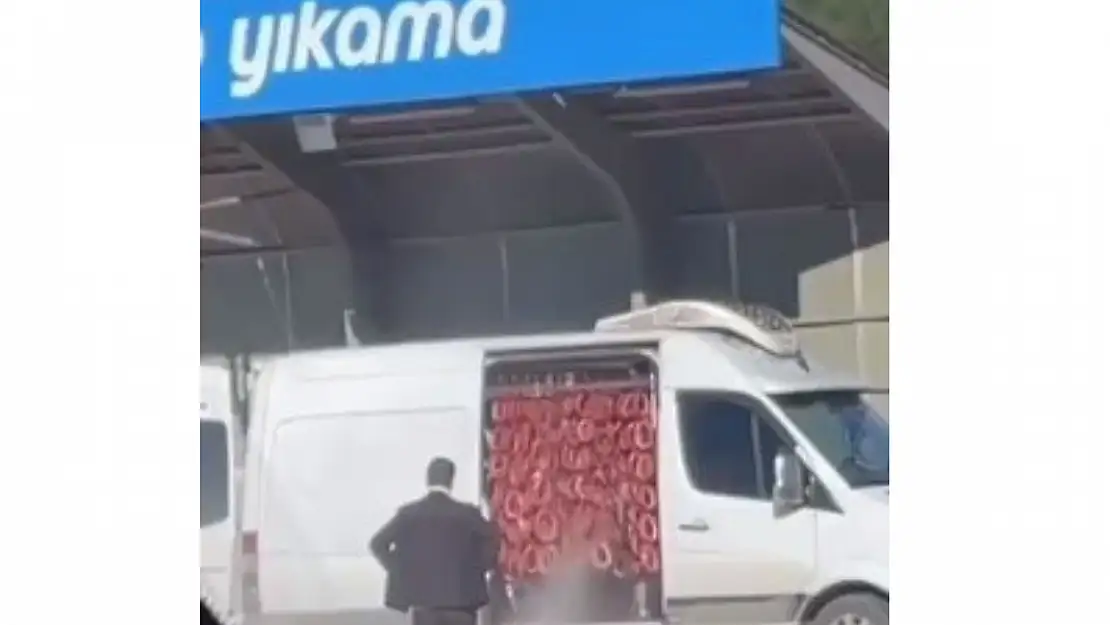 70 kilo sucuğu benzincide yıkarken yakalandı