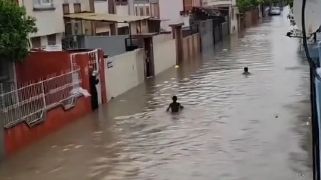 Adana ve Kayseri'de Sağanak Etkili Oldu! Cadde ve Sokaklar Göle Döndü