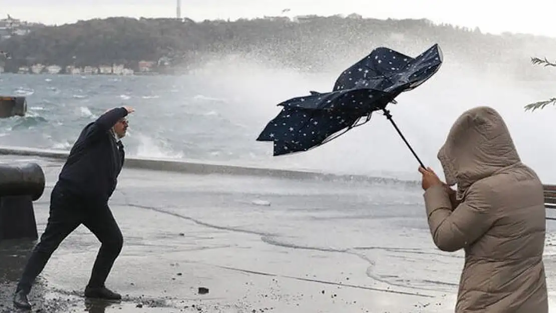 AKOM Saat ve Tarih Verdi, İstanbul'a Sağanak ve Fırtına Geliyor