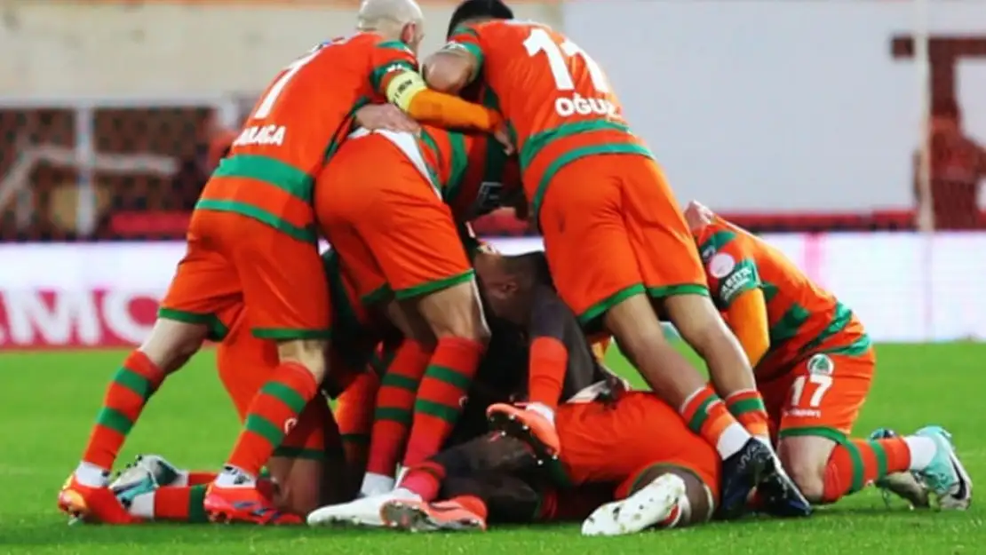 Alanyaspor, Çaykur Rizespor'u 2-1 Mağlup Etti