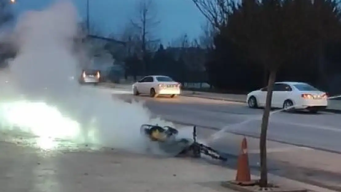 Alkollü Şekilde Polise Yakalanınca Motosikletini Ateşe Verdi