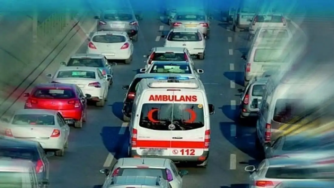 Ambulansa Yol Vermeyen 9 Bin 5 Araca 57 Milyon TL Para Cezası Kesildi