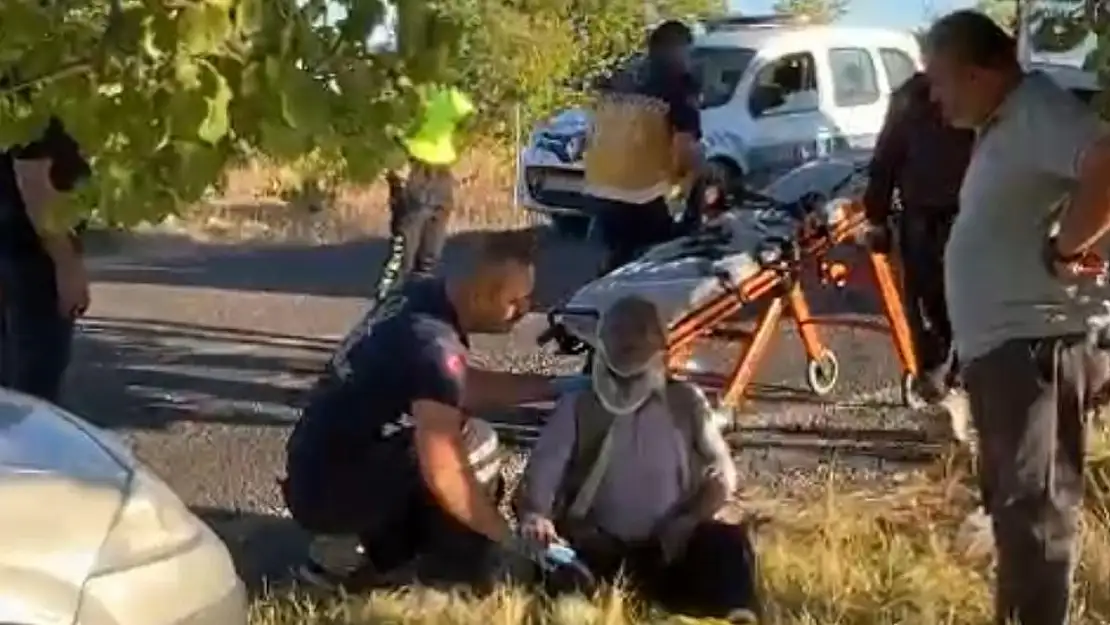 Ancak Türkiye'de Yaşanabilir! Önünde Namaz Kıldığı Arabanın Altında Kaldı