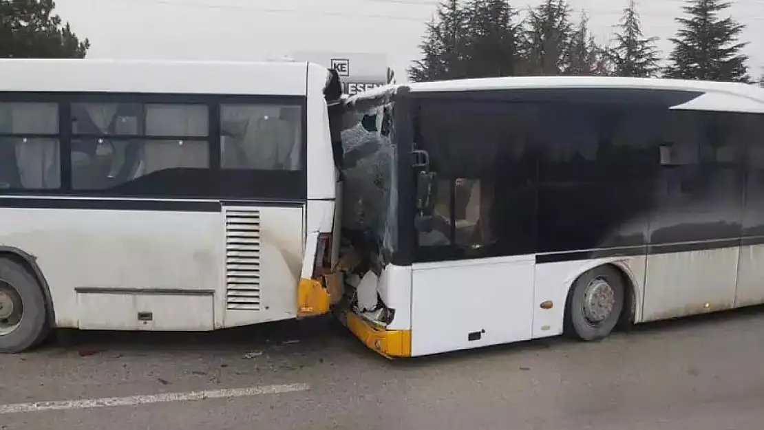 Ankara'da 2'si otobüs 4 aracın karıştığı zincirleme kaza! Çok sayıda yaralı var