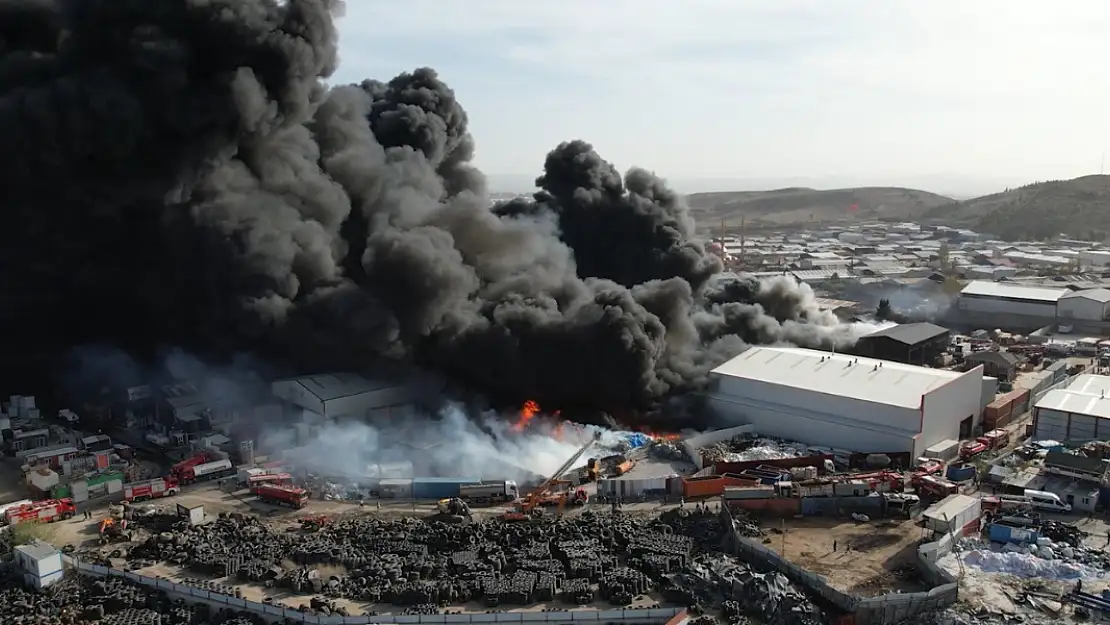 Ankara Hurdacılar Sitesi'nde geri dönüşüm tesisinde yangın