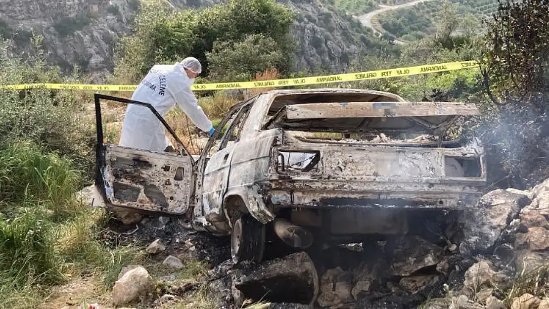 Anne ve Oğlu Evde, Baba İse Araçta Yanarak Ölmüş Halde Bulundu