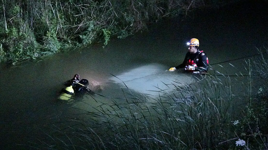 Antalya'da Otomobil Dereye Uçtu: 2 Kişi Kayıp