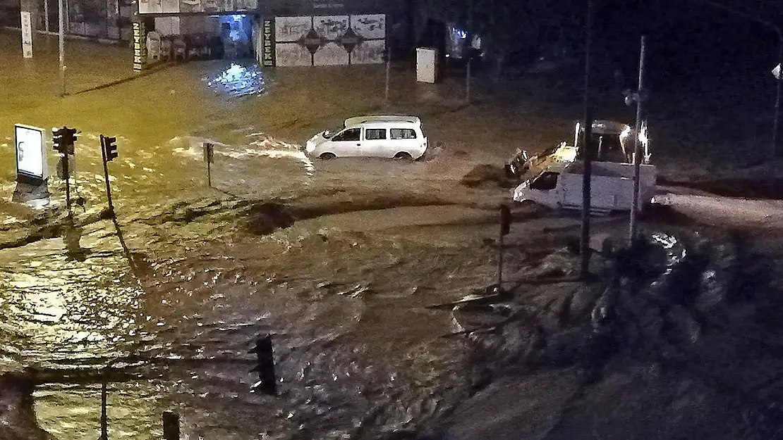 Antalya'da Sel: 1 kişi Hayatını Kaybetti