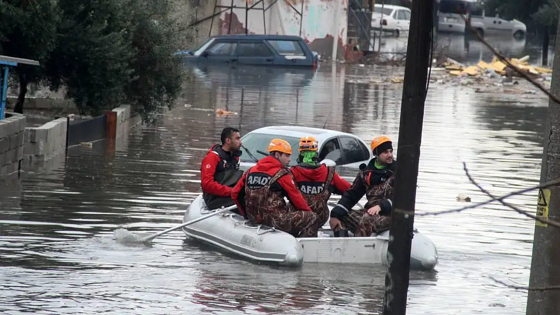 Antalya'da Sel 989 Kişi Tahliye Edildi