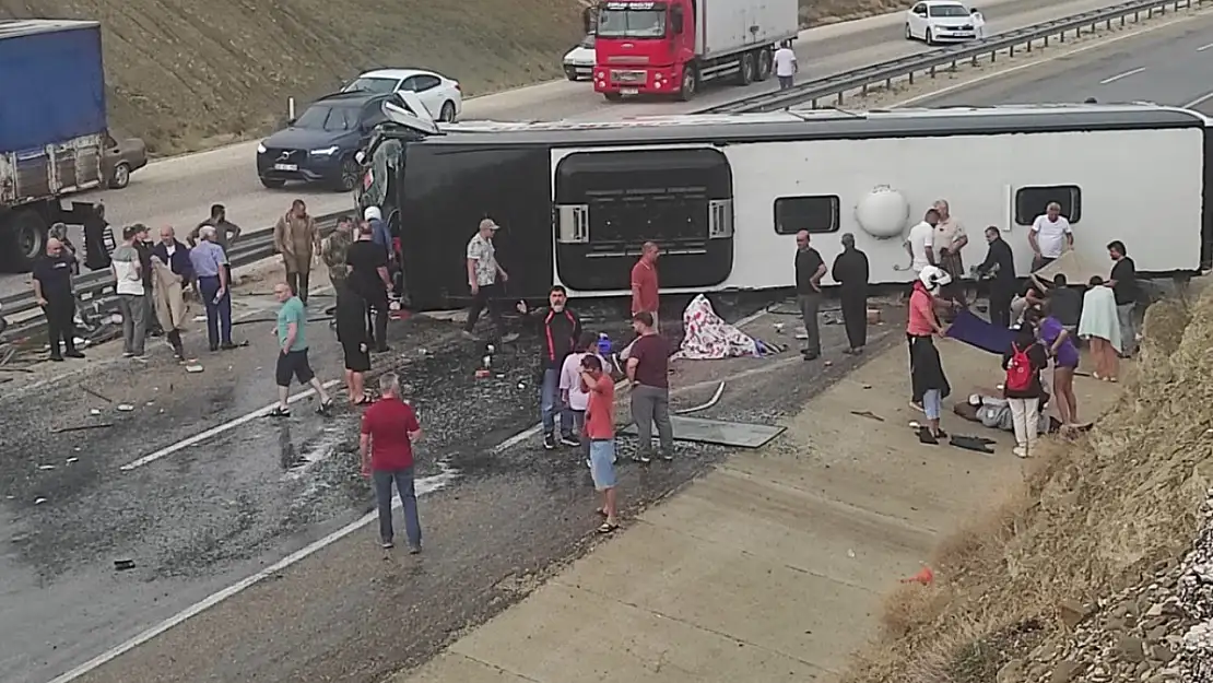 Antalya'da Yolcu Otobüsü Devrildi! Çok Sayıda Yaralı Var