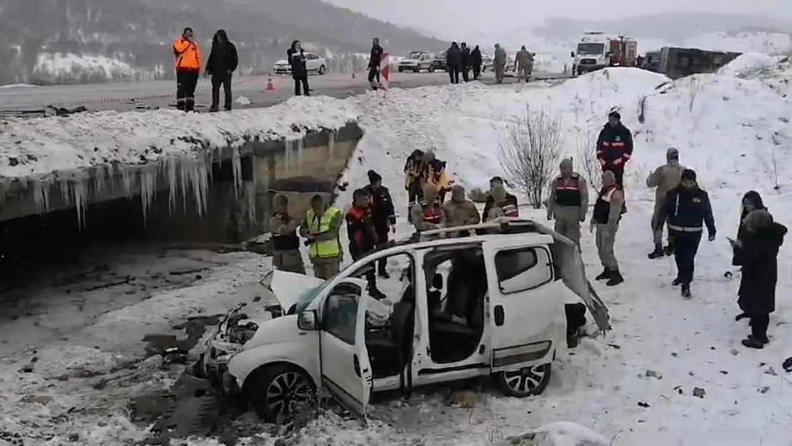 Askeri Araç ve Ticari Araç Çarpıştı 1 ölü, 6'sı asker 9 yaralı