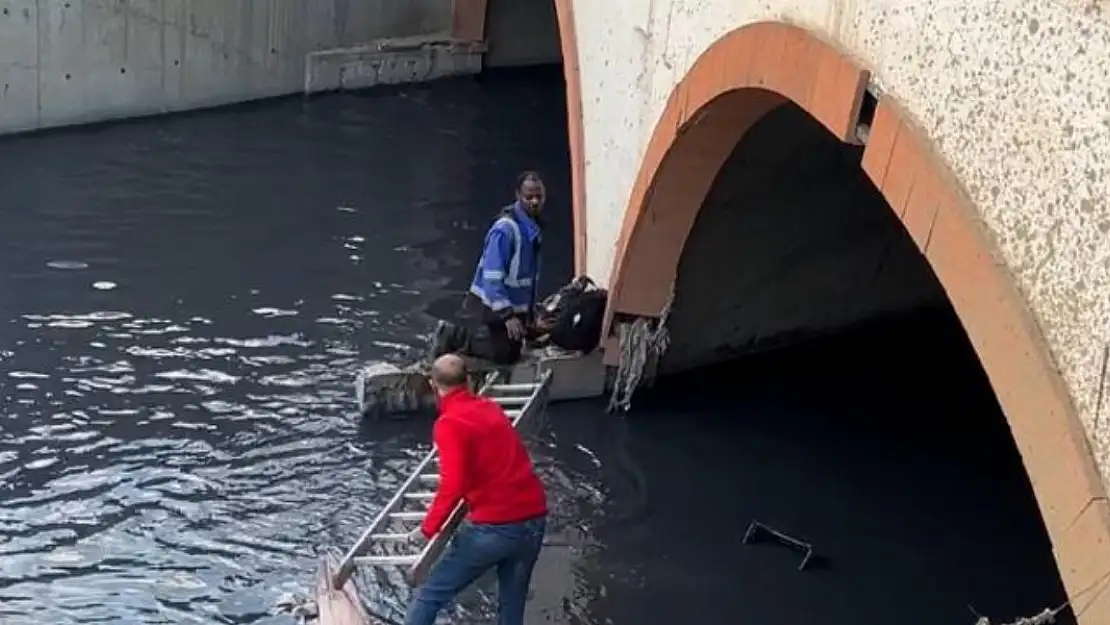 Atladığı Dereden Çıkmak İçin Polise Ecel Terleri Döktürdü