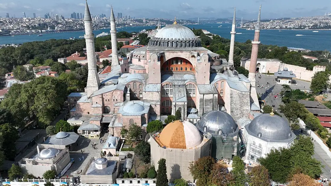 Ayasofya Camii'ne girişlerde yeni dönem başlıyor