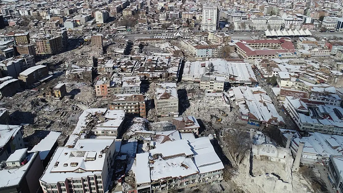 Bakan Kurum Malatya Depreminin Bilançosunu Açıkladı: Elazığ'da 20 Ağır Hasarlı, 517 Az Hasarlı Bina