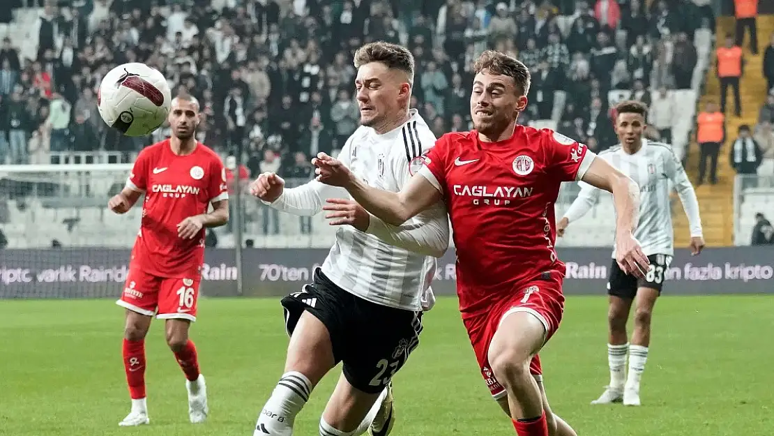 Beşiktaş Antalyaspor Kalecisi Helton Leite'yi Geçemedi