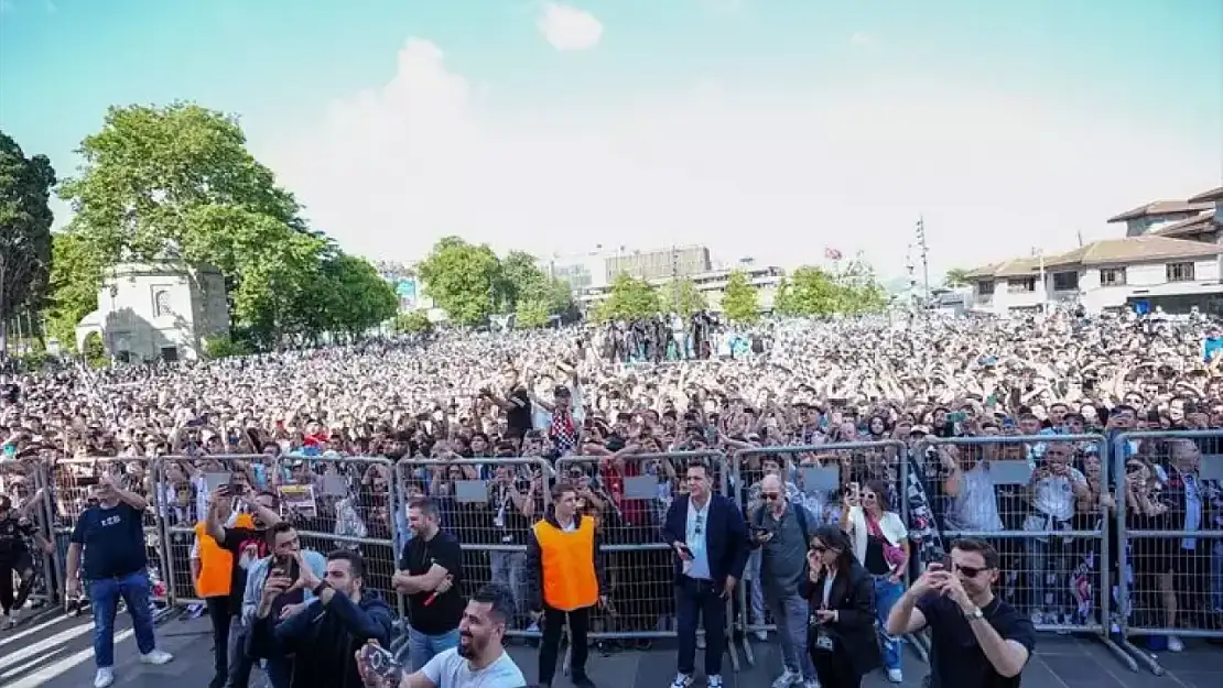 Beşiktaş Kupayı Taraftarıyla Kutladı