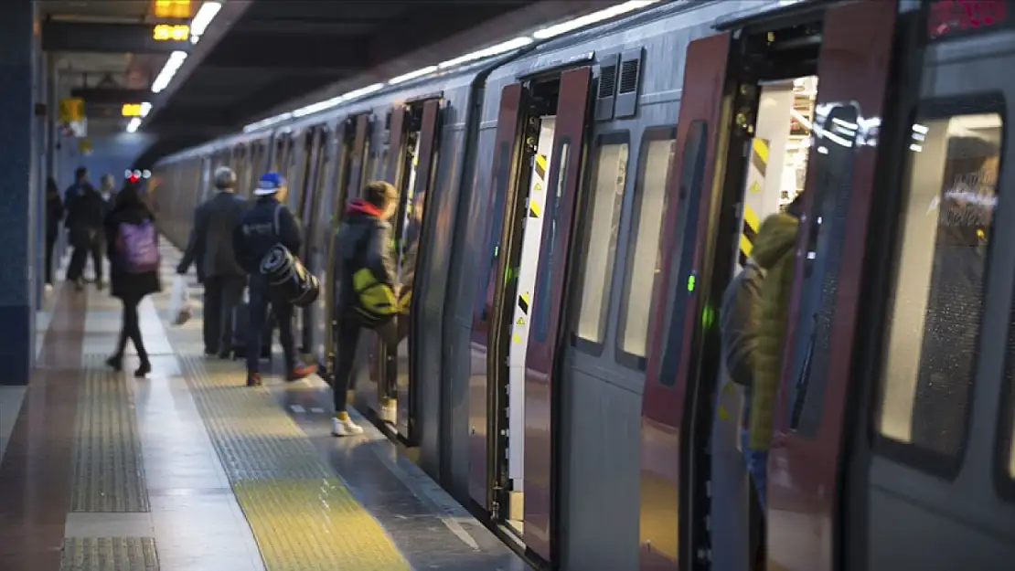 Beyoğlu'nda Gösteri Yasağı: Taksim'deki metro istasyonları kapatıldı!
