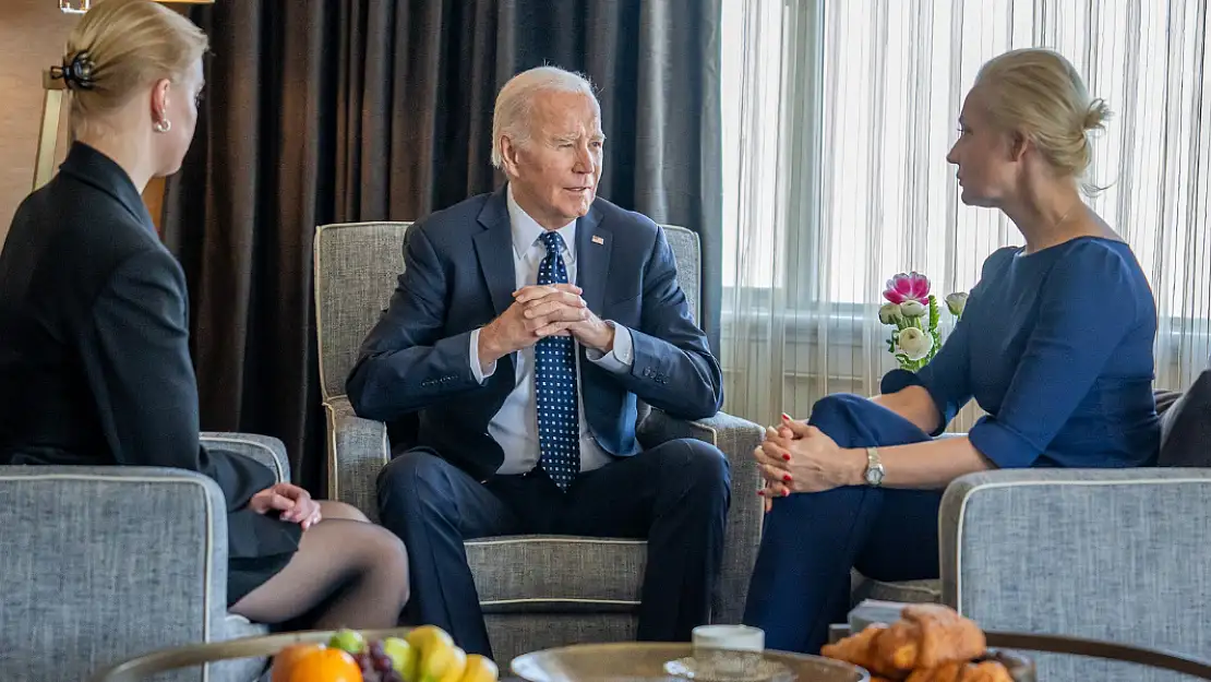 Biden, hapiste ölen muhalif Rus lider'in eşi ve kızıyla görüştü