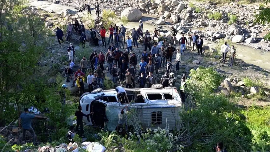 Bingöl'de feci kaza: Çok sayıda yaralı var