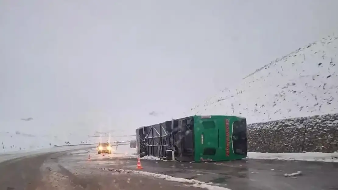 Bingöl'de Kıyamet Gibi Kaza! Yolcu Otobüs Devrildi: 2 ölü, 16 yaralı