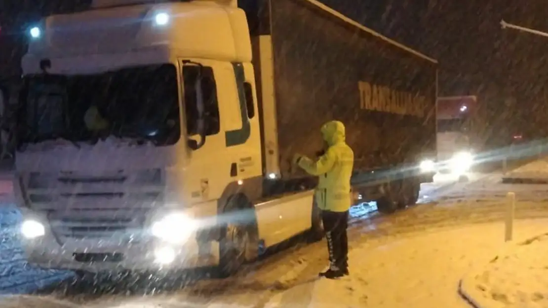 Bingöl-Erzurum Kara Yolu TIR Trafiğine Kapatıldı