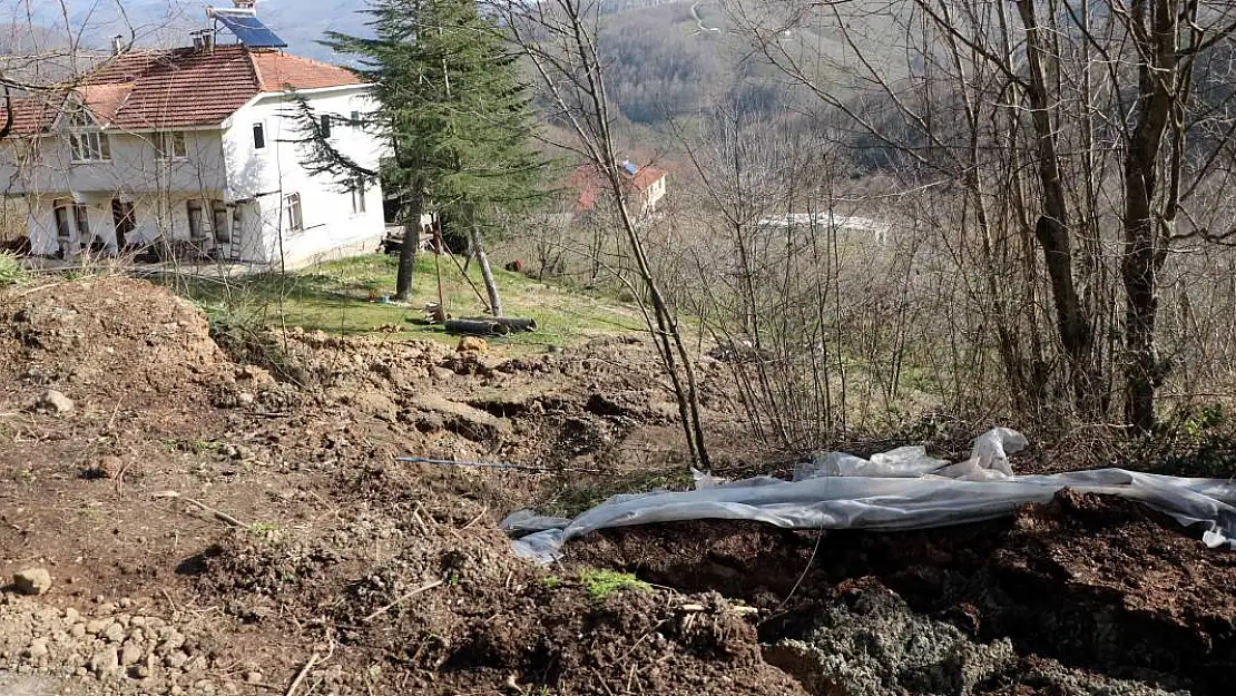 Bir Köy Yok Oluyor Heyelanlar Köyü Parça Parça Yutuyor