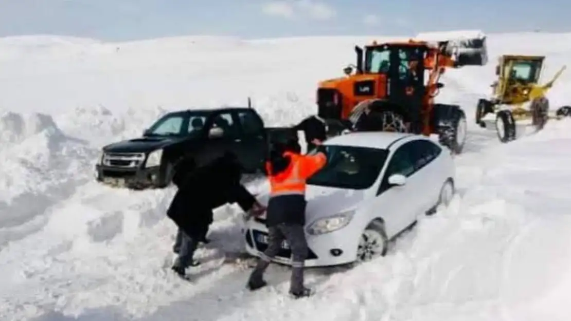 Bir Yandan Sel, Diğer Yandan Kar Esareti Mahsur Kalan 92 Kişi Kurtarıldı