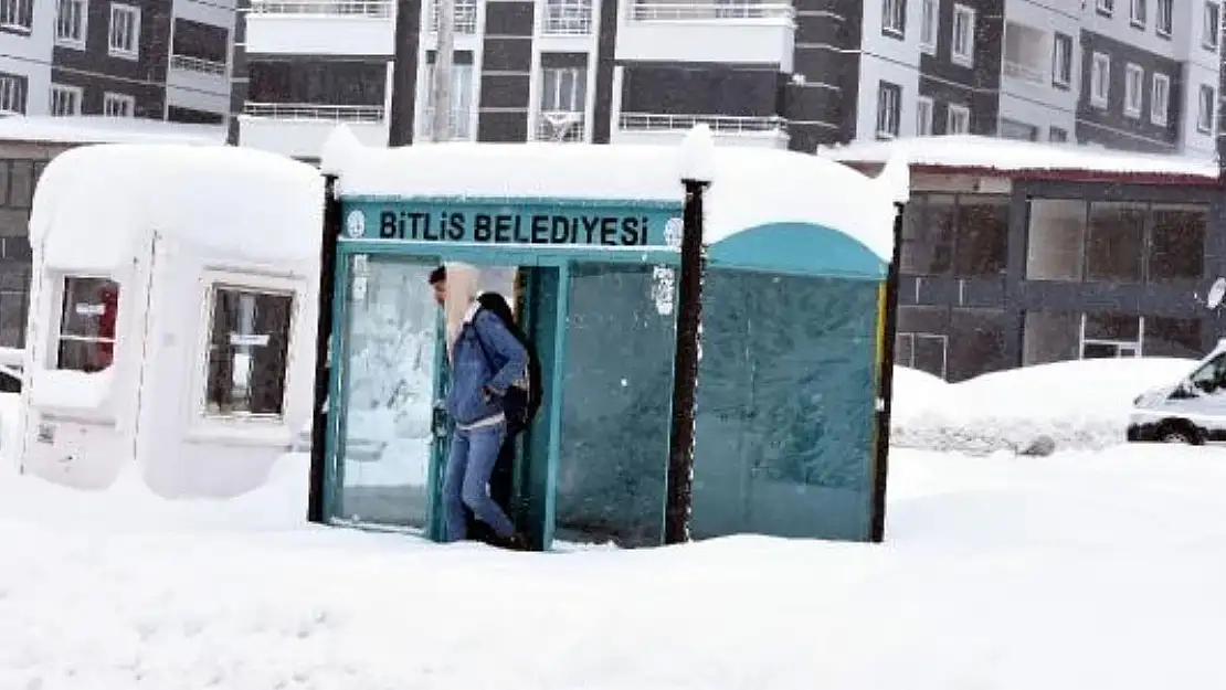 Bitlis'te, 266 köy yolu kardan dolayı kapandı