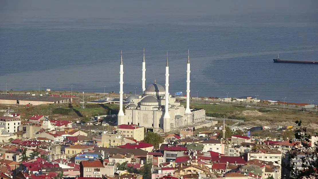 Bittiğinde Doğu Karadeniz'in en büyük cami ve külliyesi  olacak