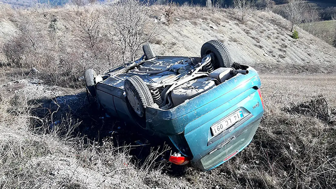 Bolu'da otomobil şarampole devrildi: 2 yaralı