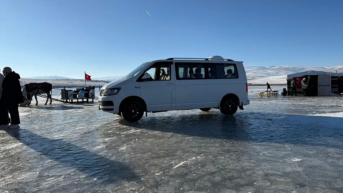 Buz Tutan Çıldır Gölü'nü 2 Tonluk Araçla Test Etti