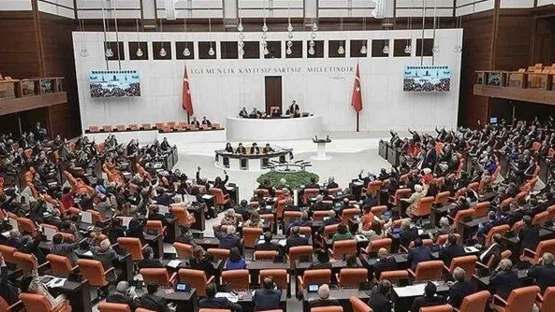 Çalışan emekliye 5 bin lira ikramiye Meclis'ten geçti