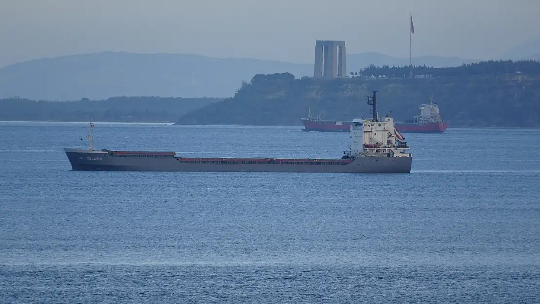 Çanakkale Boğazı'nda Yangın Çıkan Gemi Demirletildi