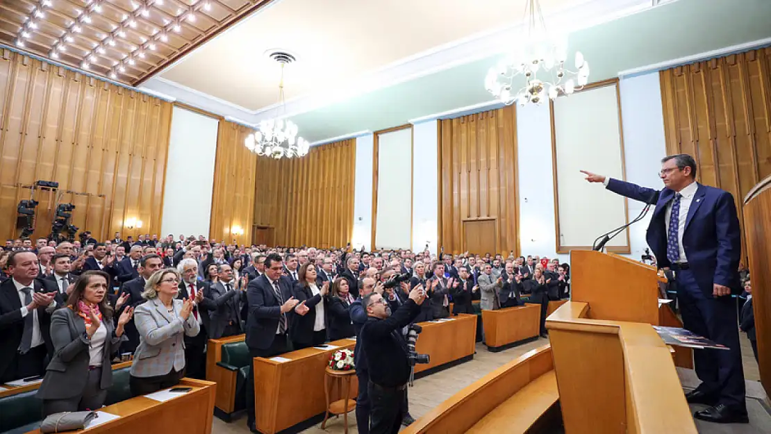 CHP lideri Özel: 'Bu iktidar hak etti,  kırmızı kartı alınlarına çakacağız'