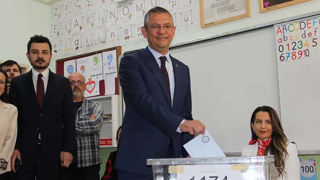 CHP Lideri Özel'in Sandığın'nda CHP Adayı İpi Göğüsledi