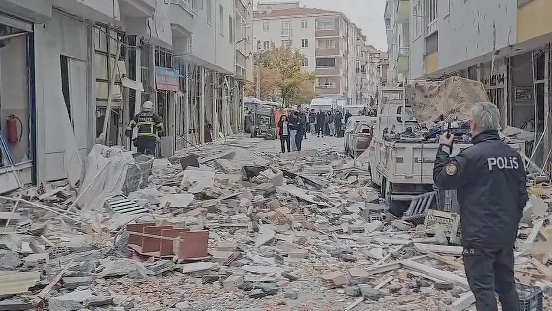 Çorum'da 5 katlı bir binada doğal gaz patlaması: 1 kişi hayatını kaybetti, 16 kişi yaralandı!