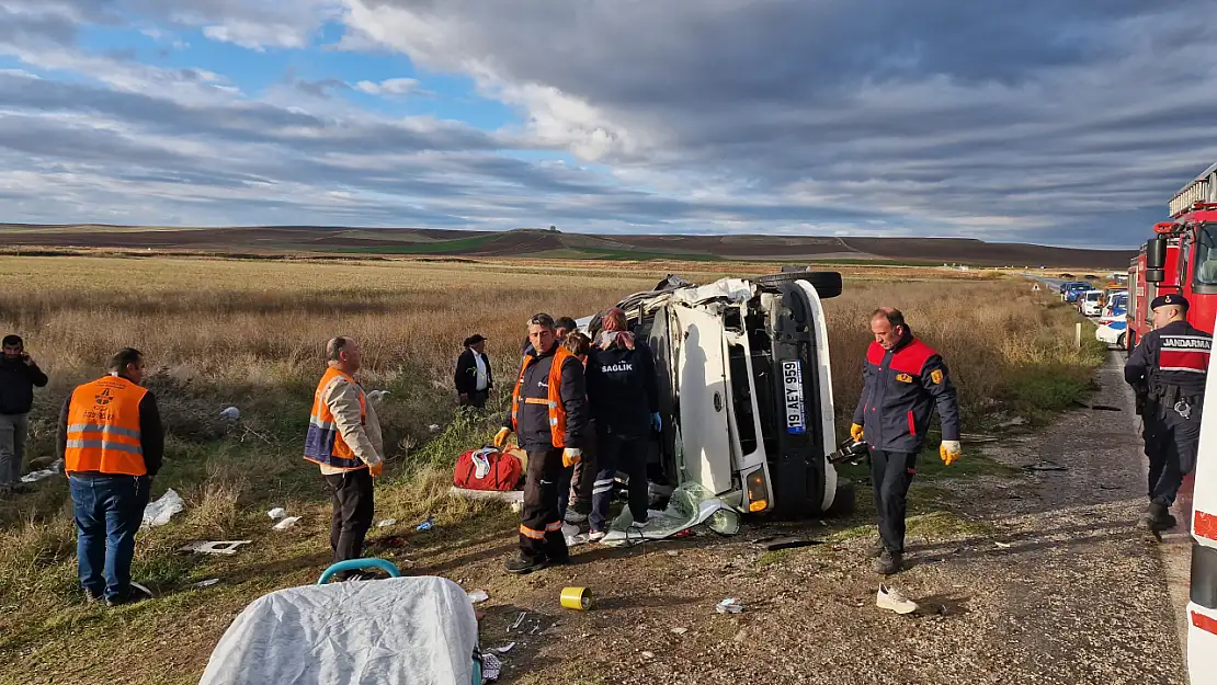 Çorum'da Tır ile İşçi Servisini Dümdüz Etti: 1 ölü, 14 yaralı