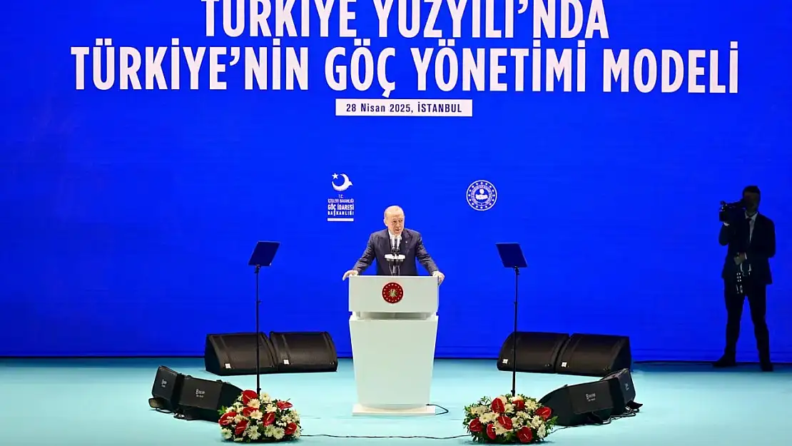 Cumhurbaşkanı Erdoğan, ülkesine dönen göçmen sayısını açıkladı! Türkiye'de kaç göçmen var?